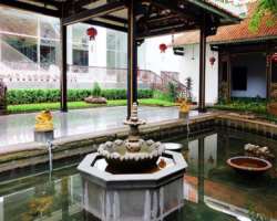 The pool and fountain in the complex steal the show of the entire area.